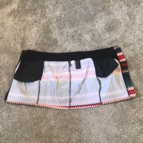 SOLD: Aztec pattern mini skirt - Picture 3 of 4